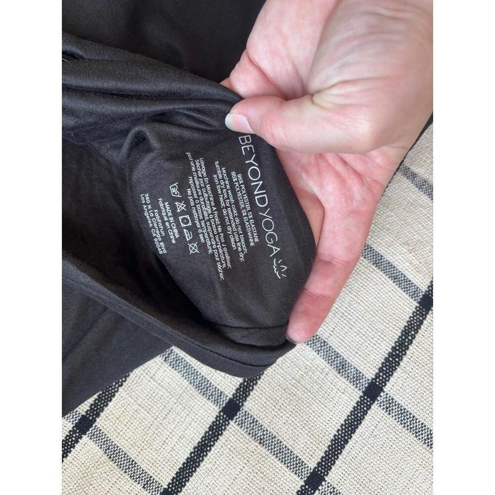 Beyond Yoga dark grey infinity scarf one size. EUC - Picture 2 of 4